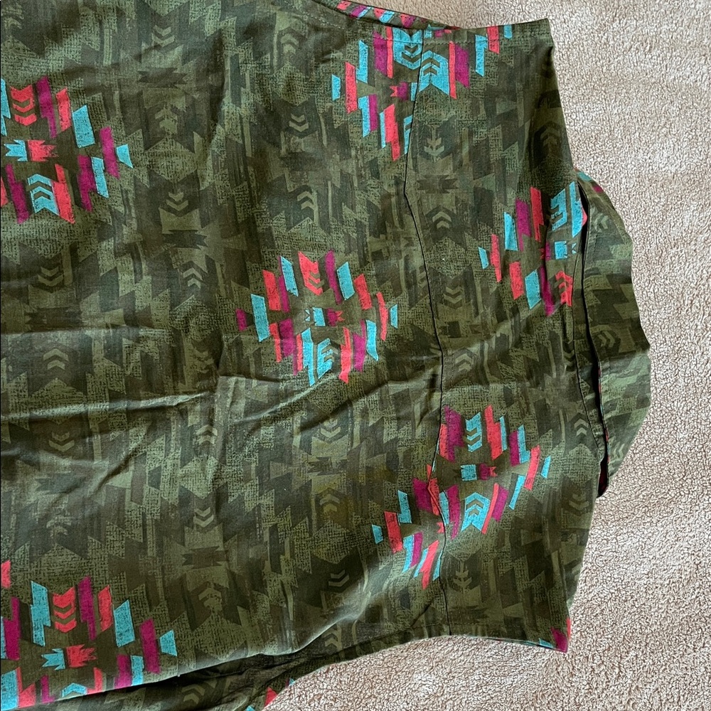 Patterned Olive Sleeveless Button-Down Shirt - image 5